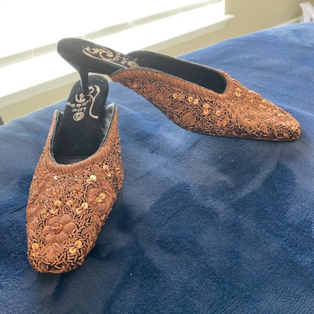 NWOB WOMENS LOTUS ARTS DE VIVRE BEADED KITTEN HEELS SZ 9.5
